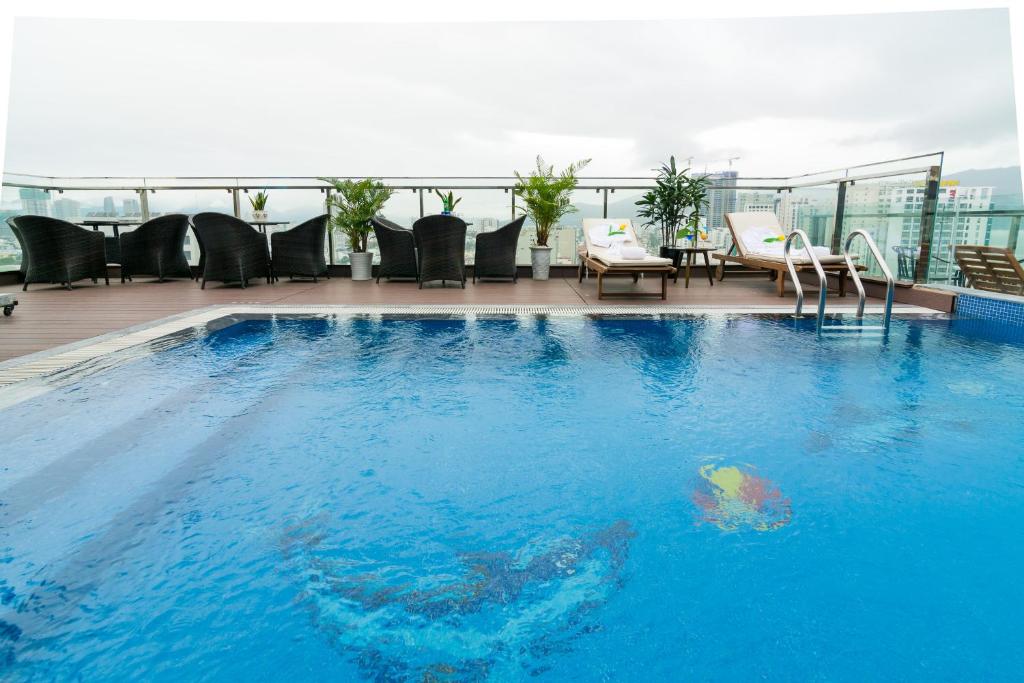 khách sạn có hồ bơi ngoài trời tại đà nẵng