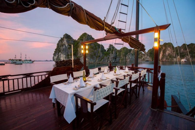 khách sạn Hạ Long trên thuyền