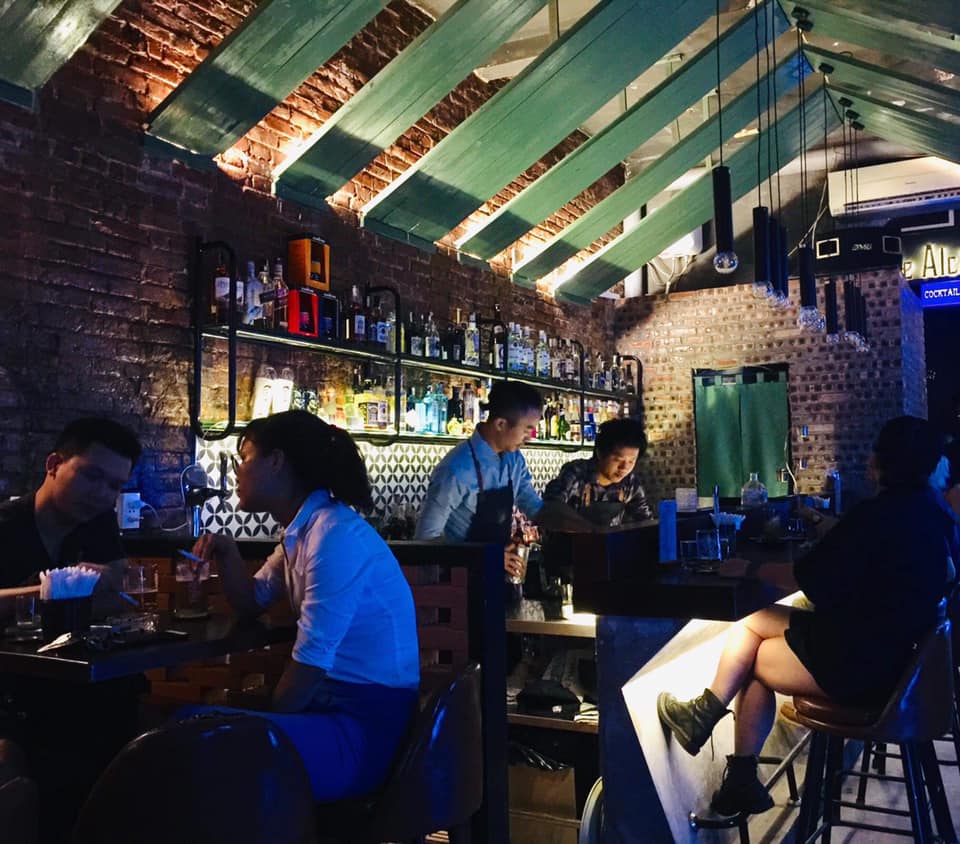 Quán bar tây ở Hà Nội