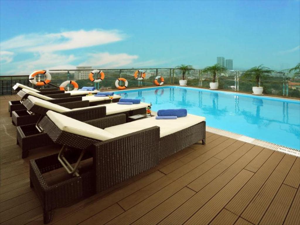khách sạn 4 sao hà nội có bể bơi