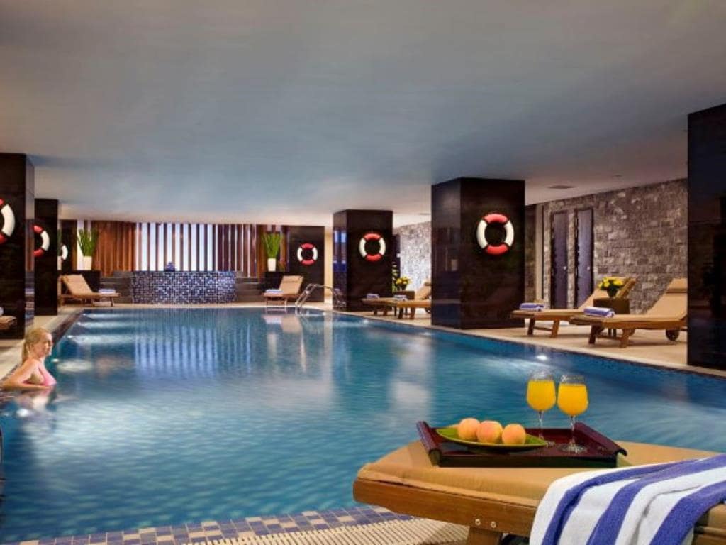 khách sạn 4 sao hà nội có bể bơi