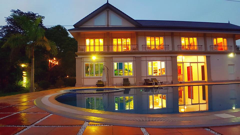 villa hà nội có bể bơi