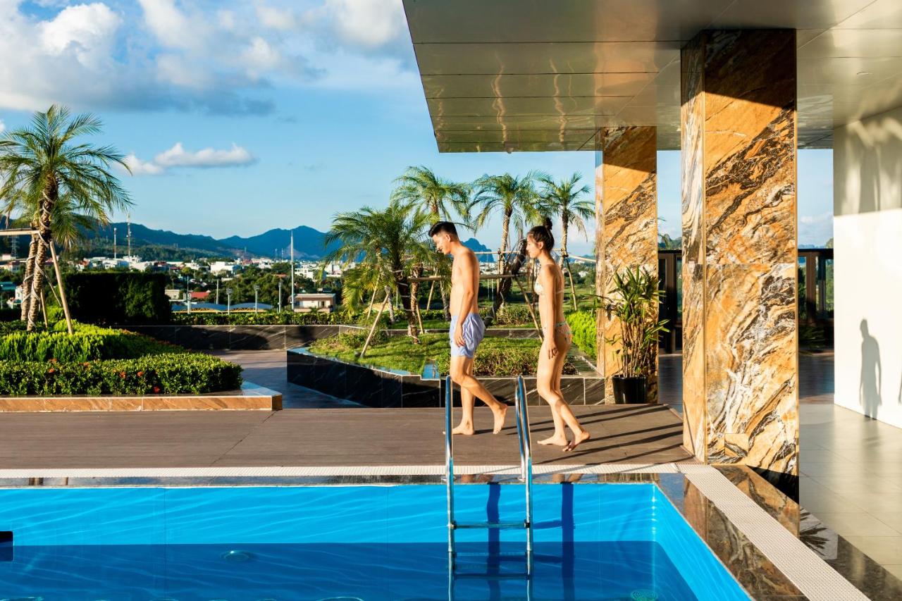 khách sạn Quảng Ninh có hồ bơi