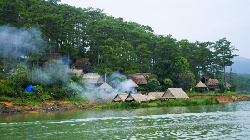 Khung cảnh dân dã tại Hồ Tuyền Lâm 