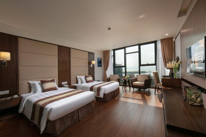 Khách sạn view biển ở Hạ Long