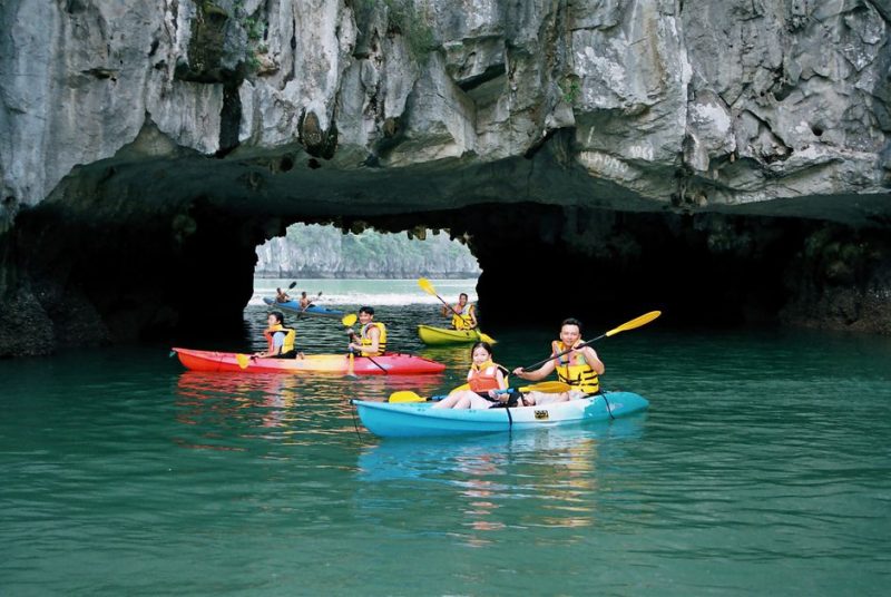 tour du thuyền Era Hạ Long Cruise 2 ngày 1 đêm