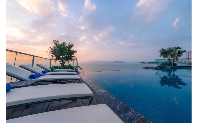 Khách Sạn Nha Trang Có Bãi Biển Riêng - Royal Beach Boton Blue Hotel & Spa