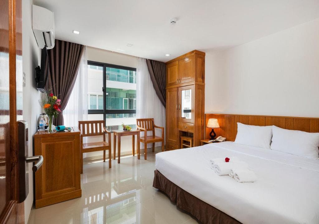 Khách Sạn Nha Trang Có Ăn Sáng - Royal Hotel Nha Trang