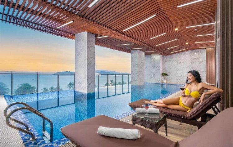 khách sạn Nha Trang có bể bơi vô cực