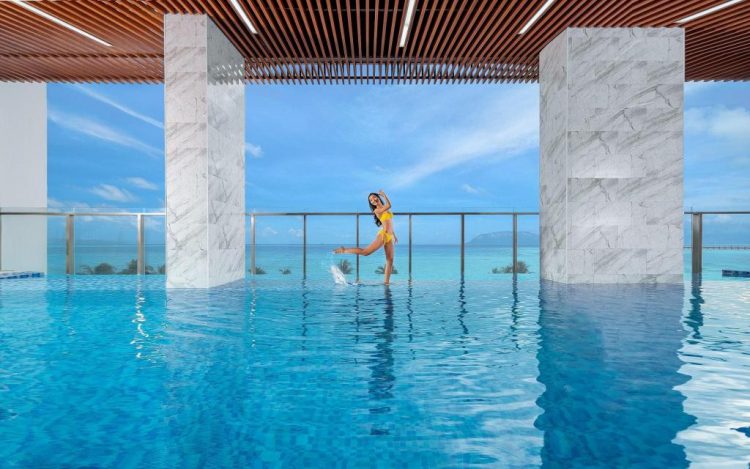 khách sạn Nha Trang có bể bơi vô cực