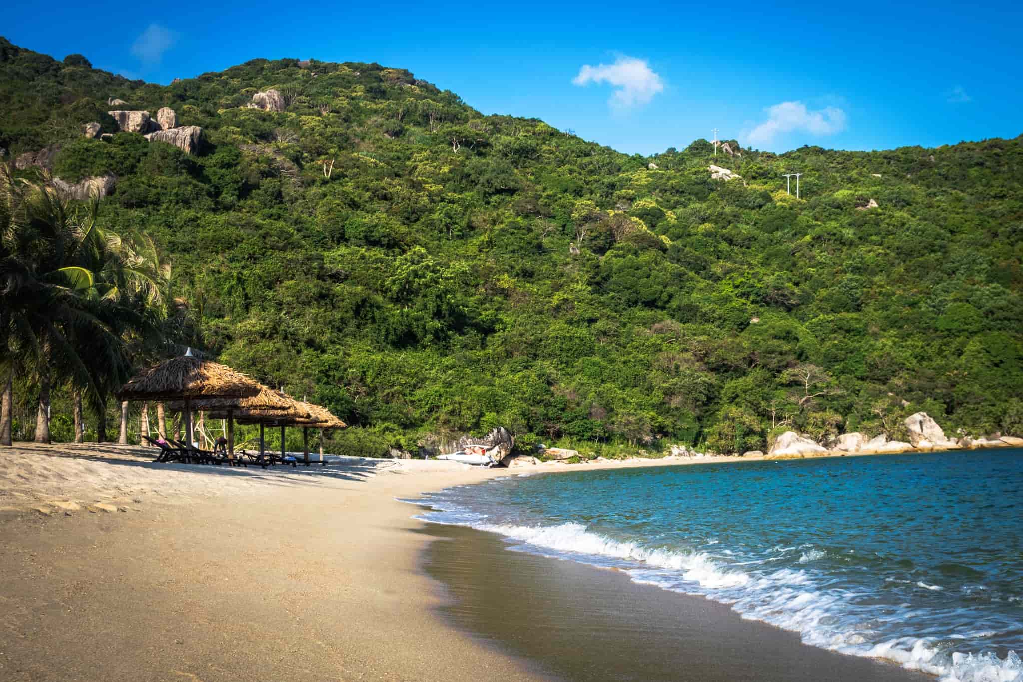 resort Nha Trang có bãi biển riêng
