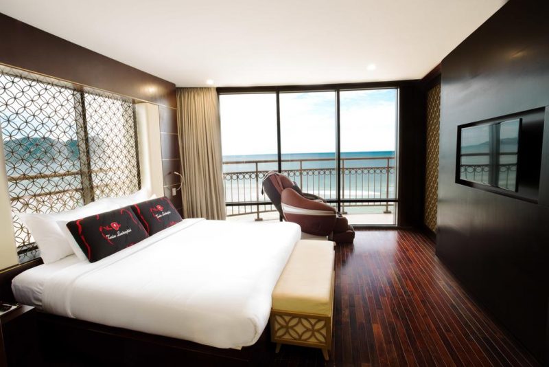 Holiday Beach Danang Hotel & Resort 